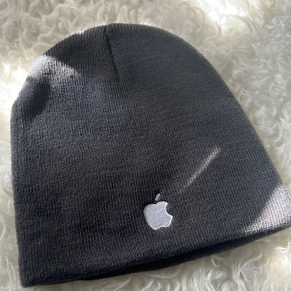 *RARE* Apple Logo branded beanie NEW